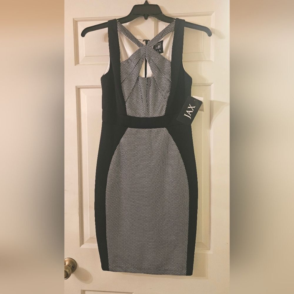 JAX Dress Sz 6 black and white Bodycon cocktail with criss cross neckline.